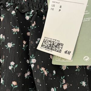 H&M Black Floral Ruffle Skirt